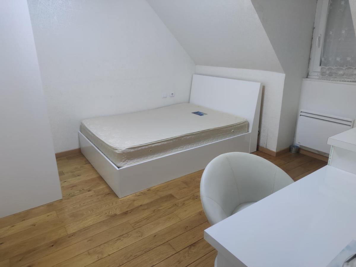Chambre Privee A Bobigny -Salle De Bain Et Toilettes Sont Commune, -Pas De Cuisine Εξωτερικό φωτογραφία